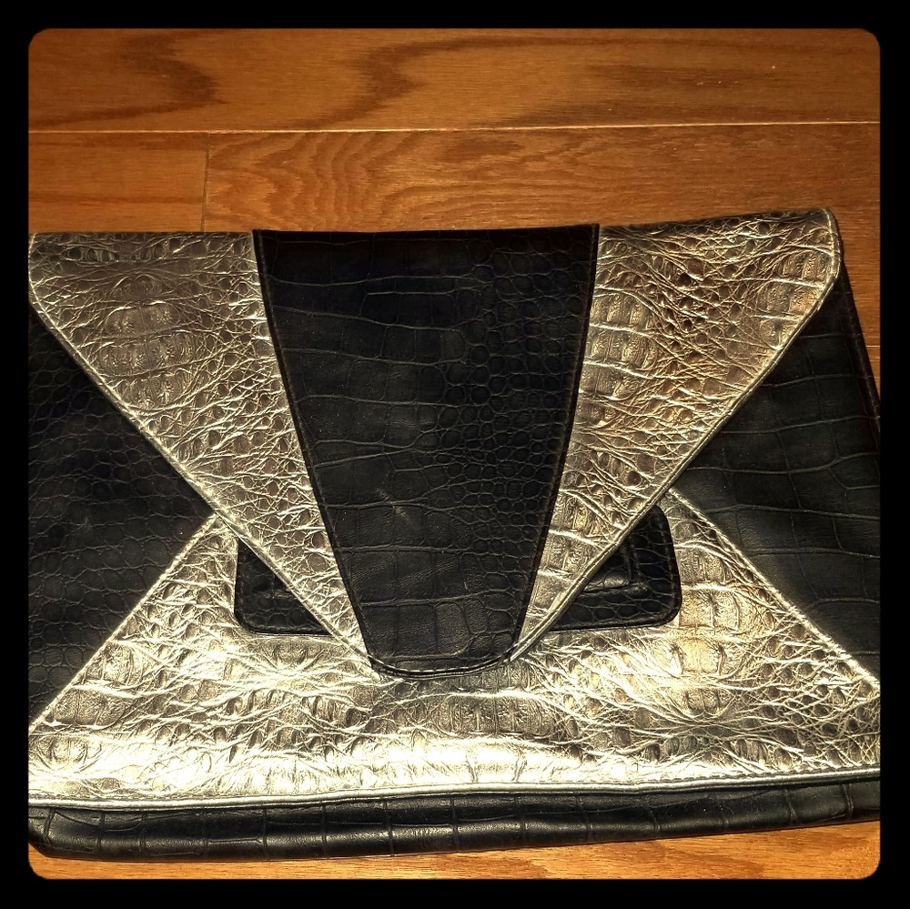 ❤FREE W/$20 BUNDLE❤💃Night Out Clutch